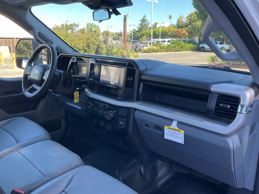 2025 Ford F-350 Super Duty Chassis Cab XL - Photo 72