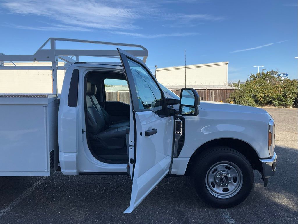 2025 Ford F-350 Super Duty Chassis Cab XL - Photo 51