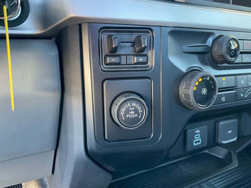 2025 Ford F-350 Super Duty Chassis Cab XL - Photo 64