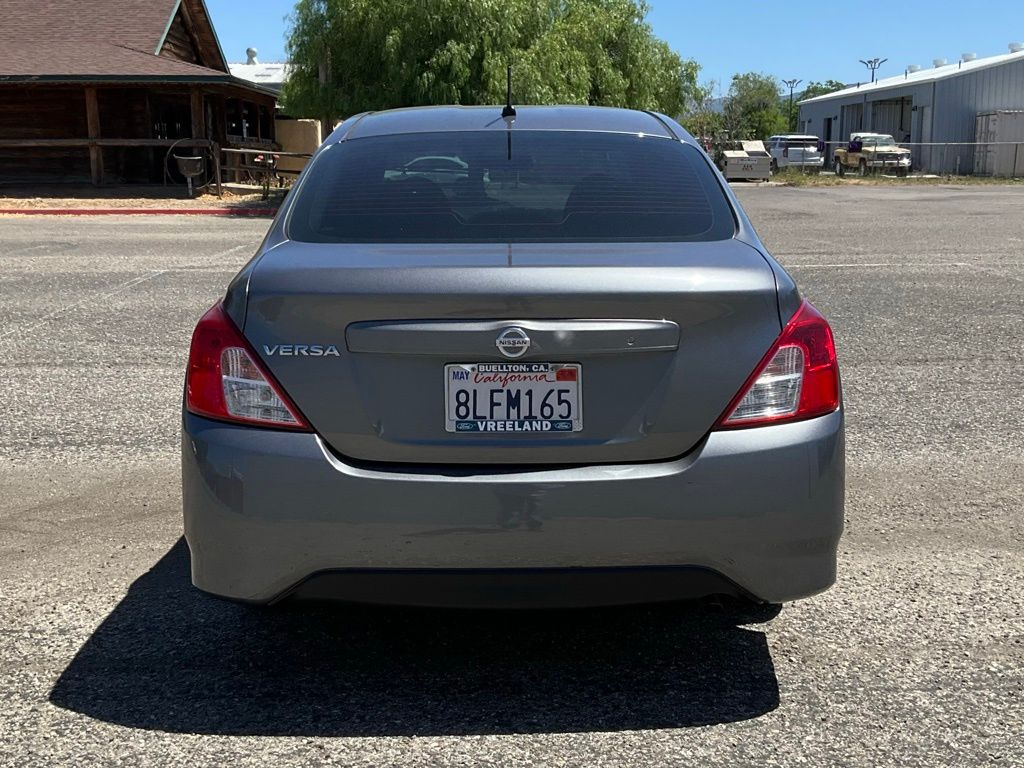 2016 Nissan Versa 1.6 S photo 4