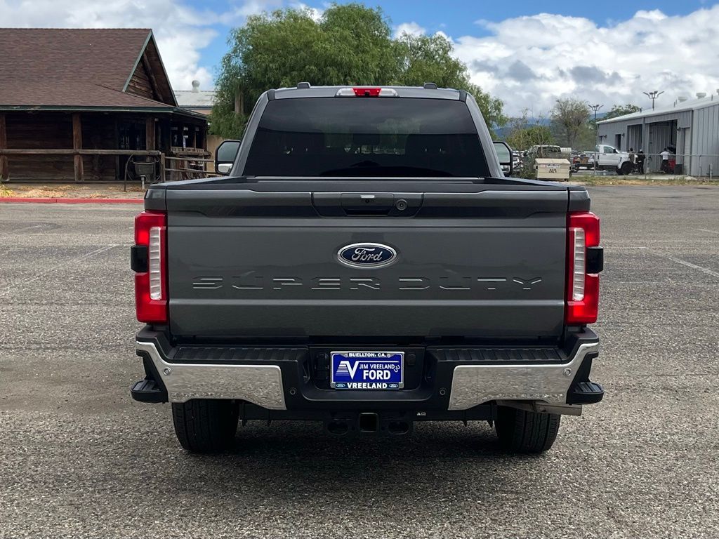 2026 Ford F-350 Lariat photo 4