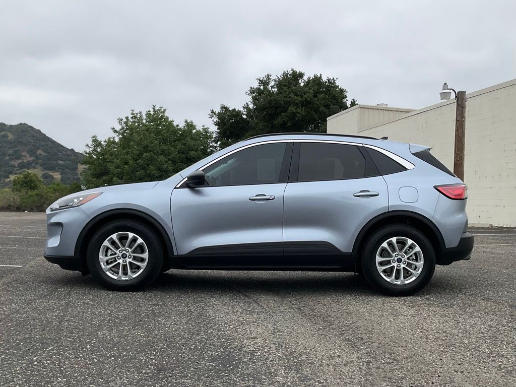 2022 Ford Escape SE photo 2