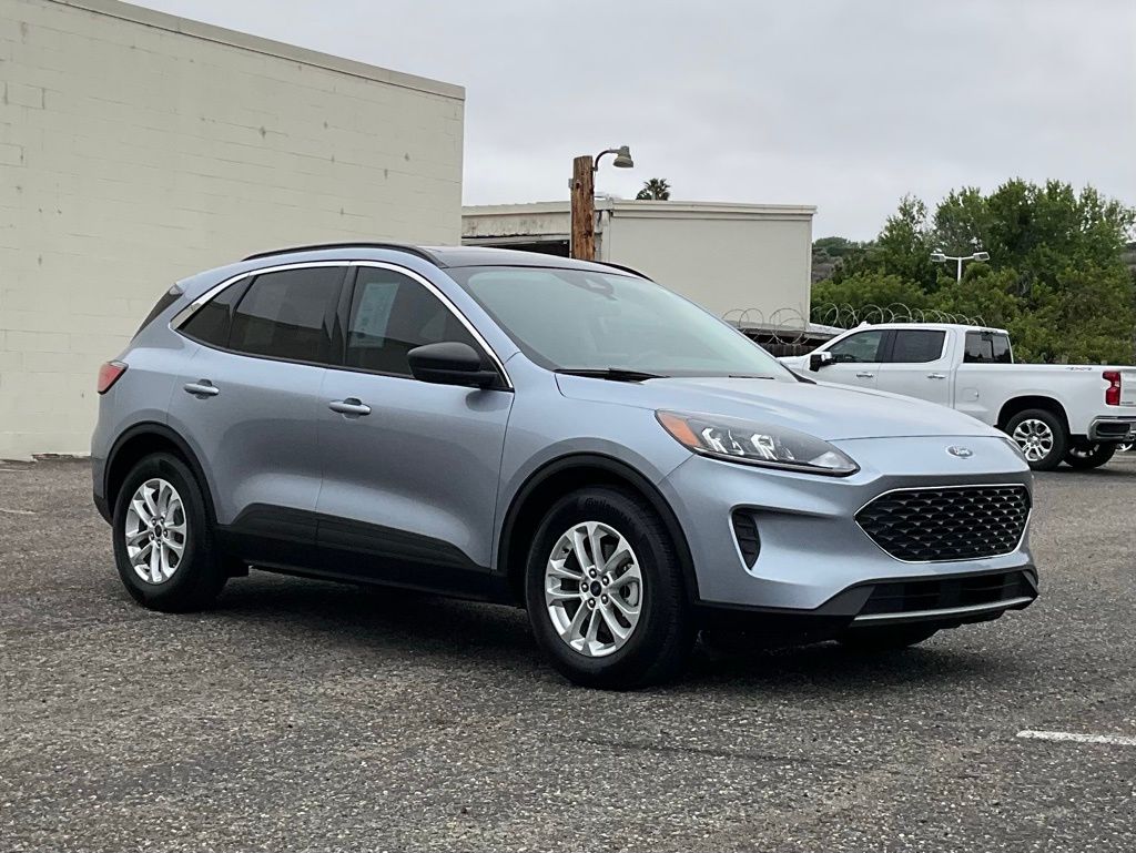 2022 Ford Escape SE photo 3