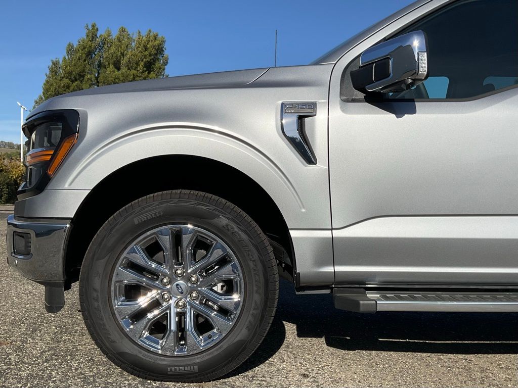 2025 Ford F-150 XLT - Photo 12