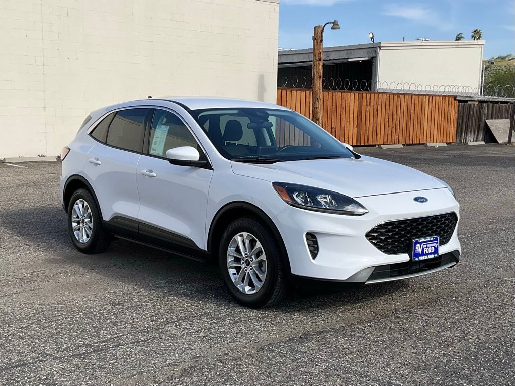 2021 Ford Escape SE photo 3