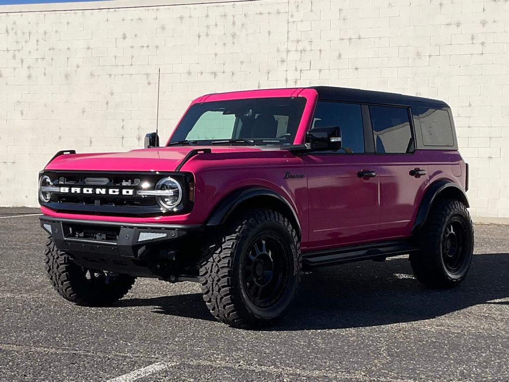 2024 Ford Bronco Outer Banks photo 2