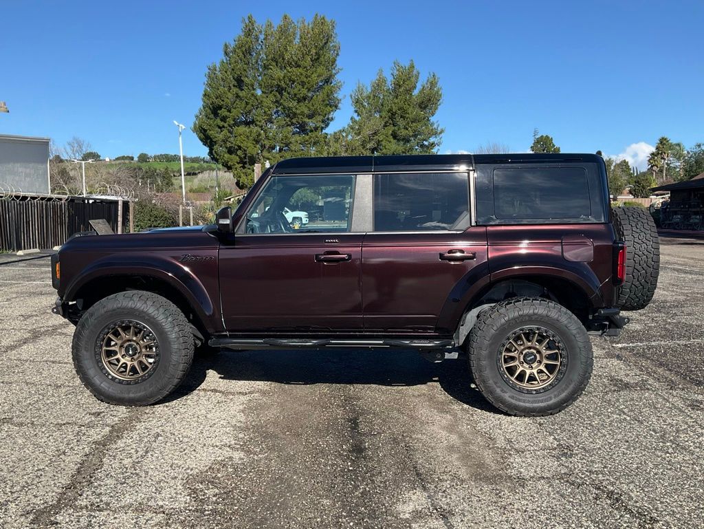 2023 Ford Bronco Outer Banks photo 2
