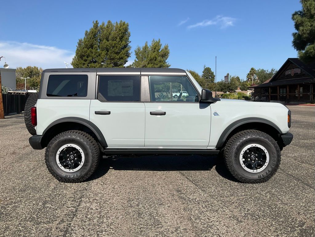 2024 Ford Bronco Black Diamond photo 6