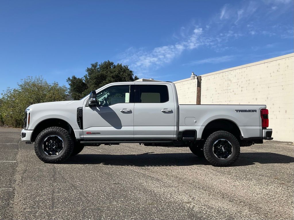 2025 Ford F-250 Lariat photo 3