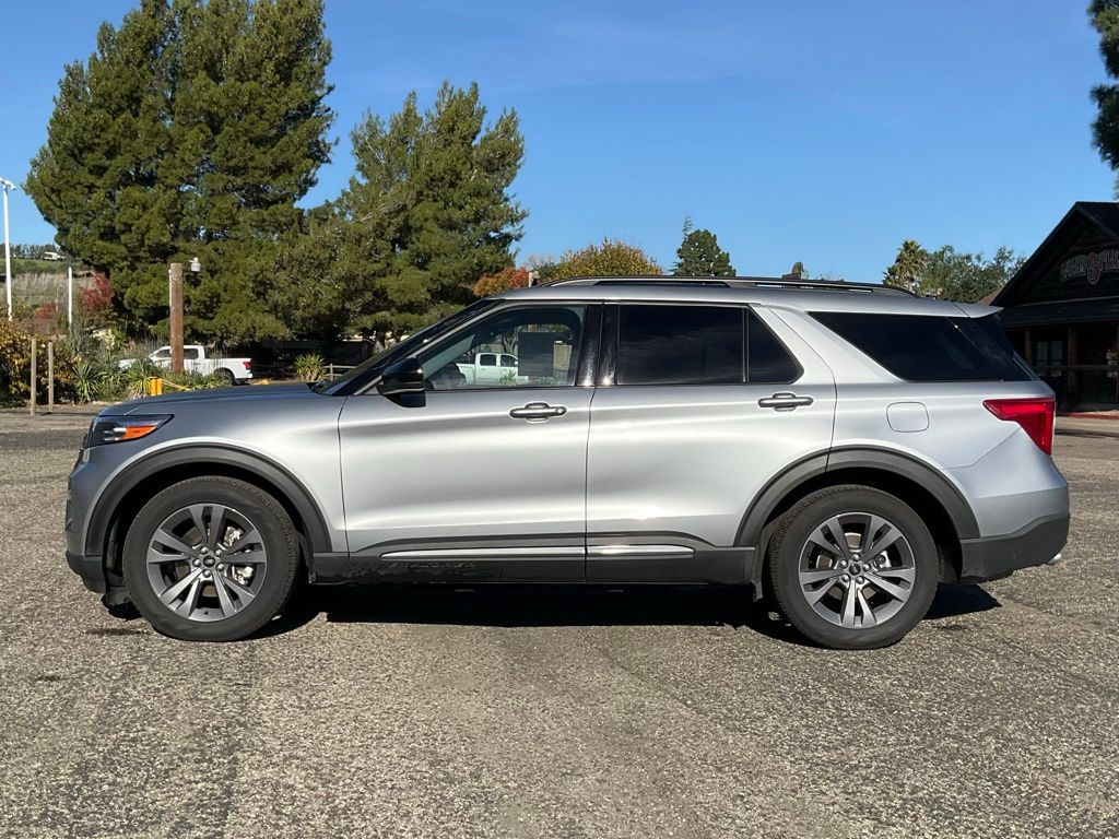2022 Ford Explorer XLT photo 2