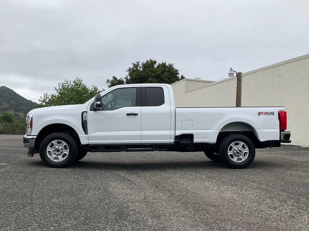 2025 Ford F-350 photo 3