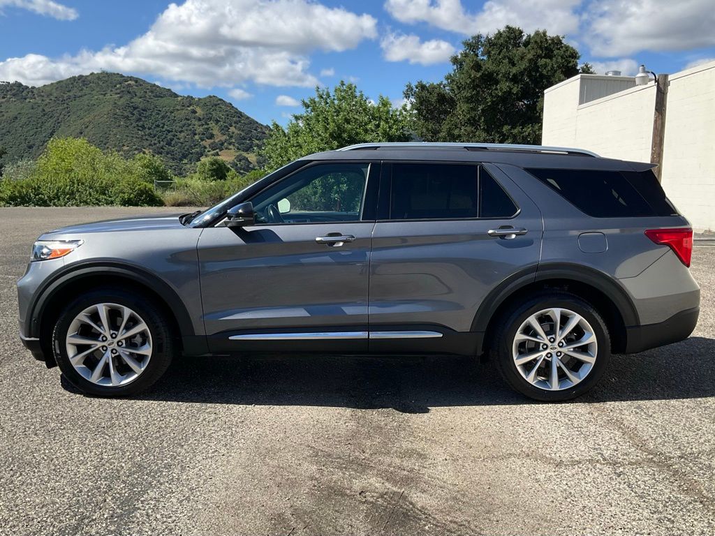 2021 Ford Explorer Platinum photo 2