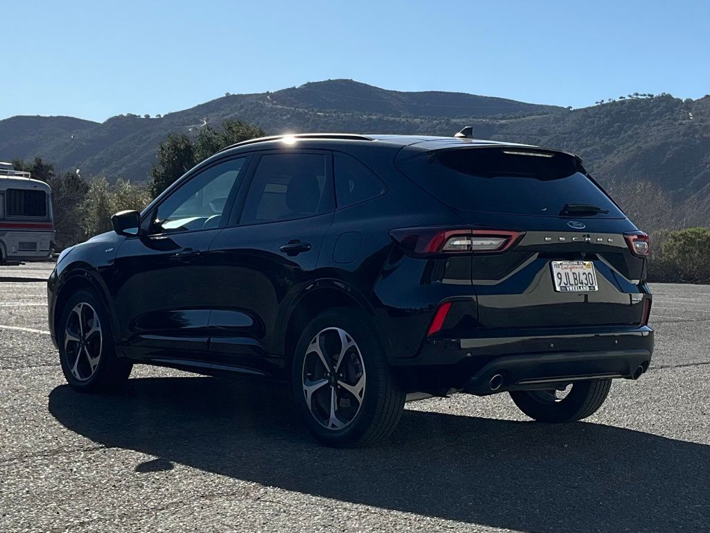 2024 Ford Escape ST-Line Elite photo 3