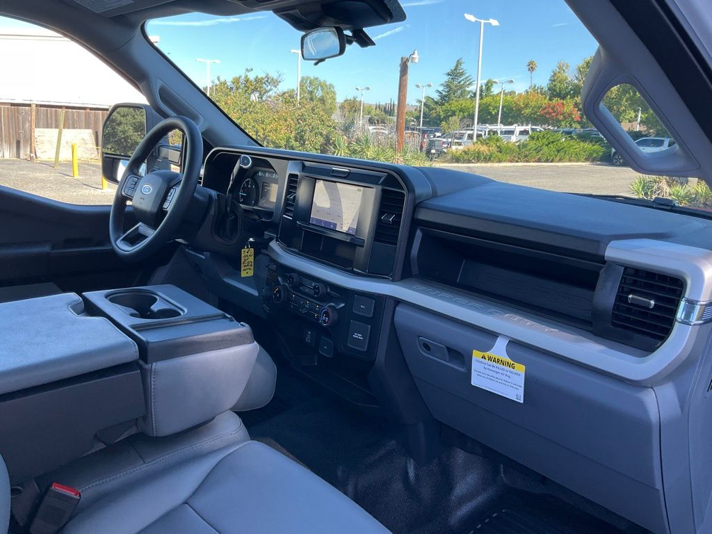 2025 Ford F-350 Super Duty Chassis Cab XL - Photo 73