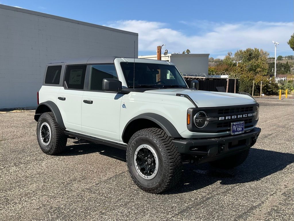 2024 Ford Bronco Black Diamond photo 3
