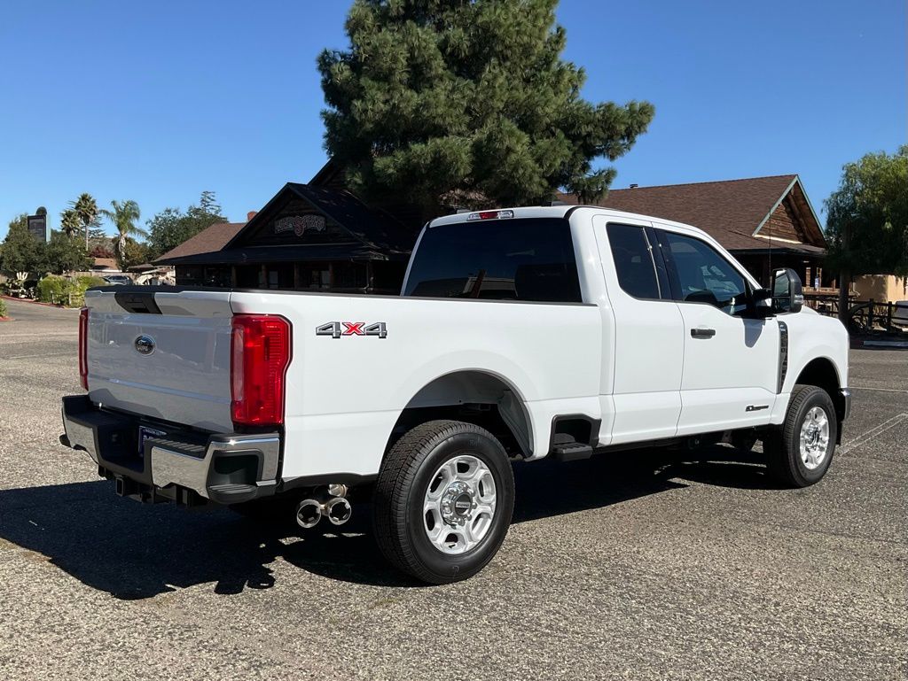 2026 Ford F-250 Super Duty XLT - Photo 6