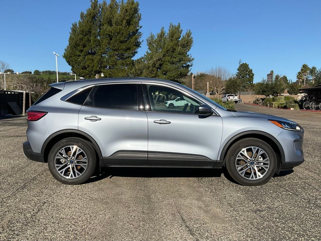 2022 Ford Escape SEL photo 6