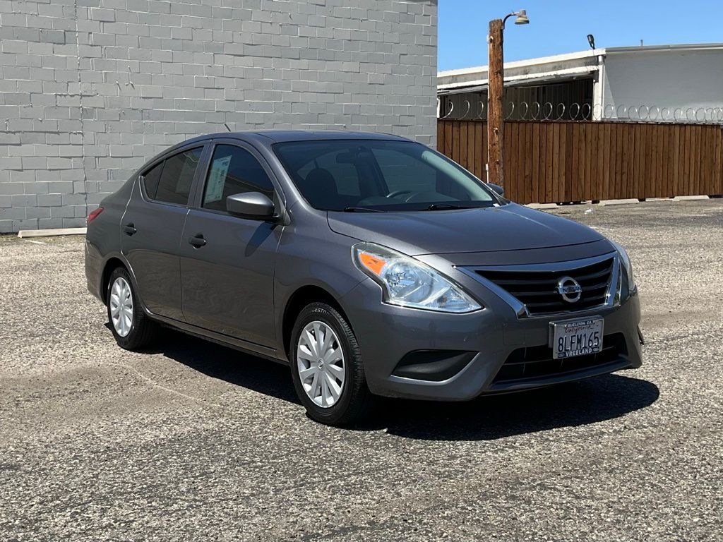 2016 Nissan Versa 1.6 S photo 3