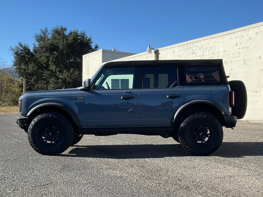 2023 Ford Bronco Badlands photo 3