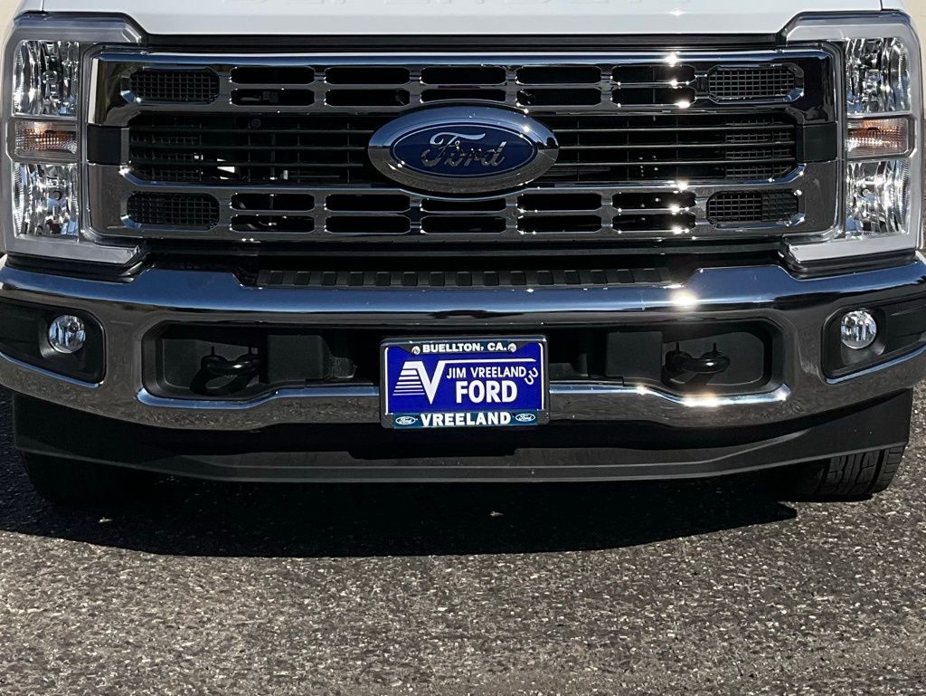 2025 Ford F-350 Super Duty Chassis Cab XL - Photo 24