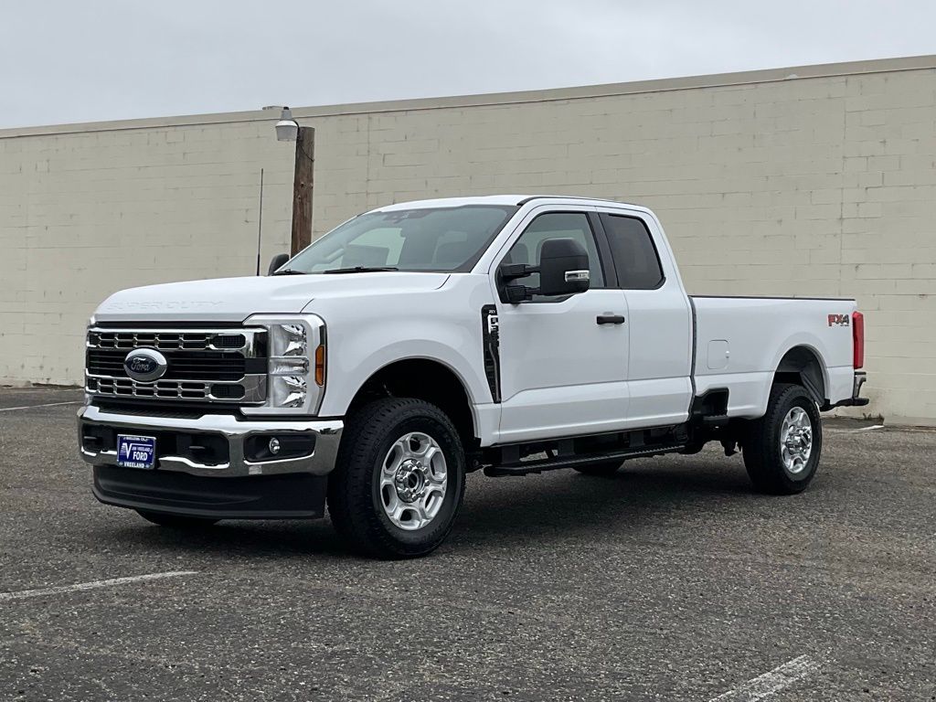 2025 Ford F-350 photo 2