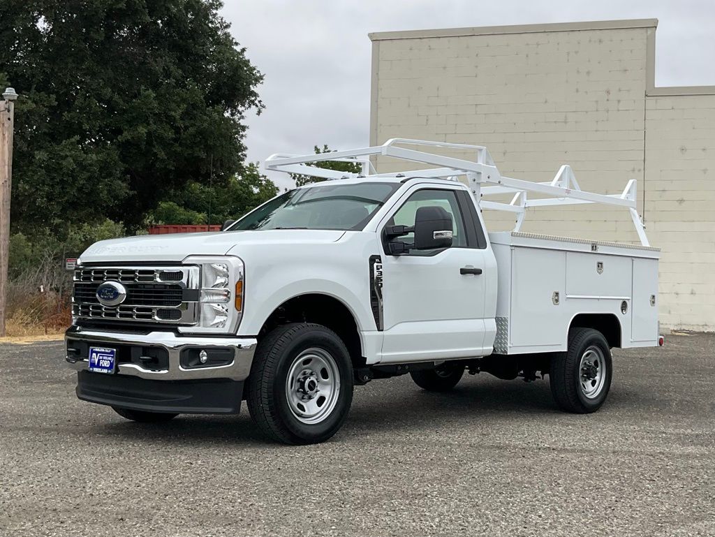 2025 Ford F-350 photo 2