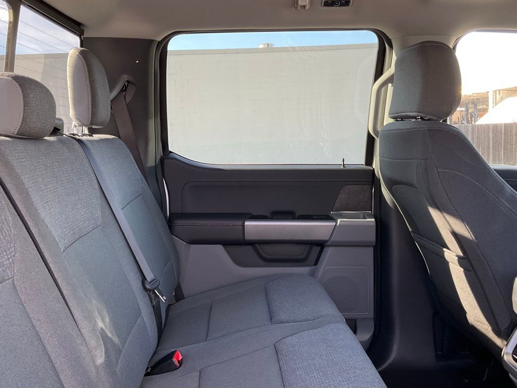 2025 Ford F-150 XLT - Photo 30