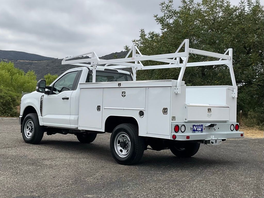 2025 Ford F-350 photo 4