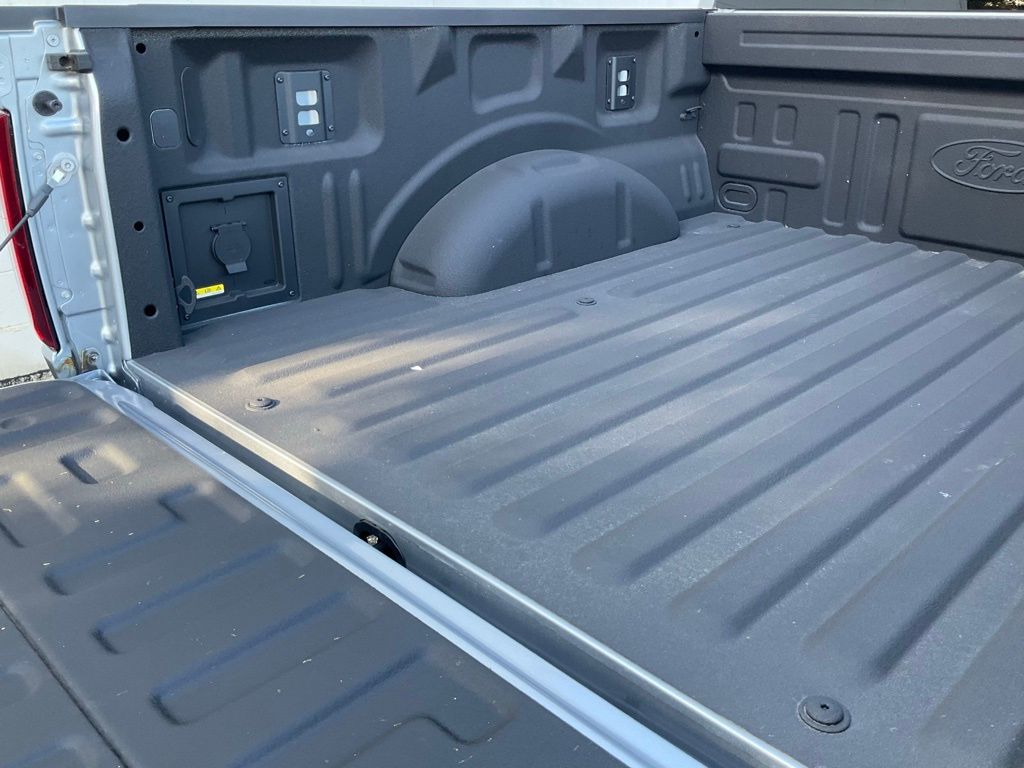 2025 Ford F-150 XLT - Photo 17