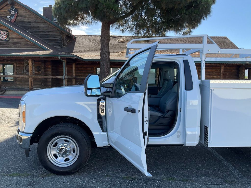 2025 Ford F-350 Super Duty Chassis Cab XL - Photo 47
