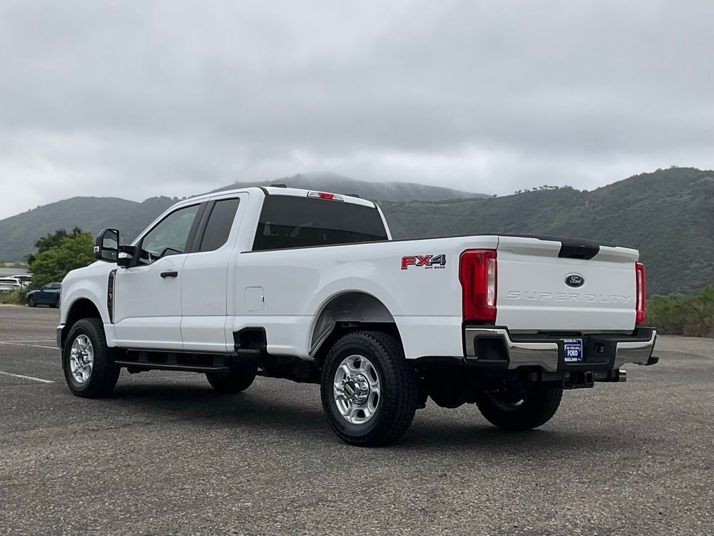 2025 Ford F-350 photo 4