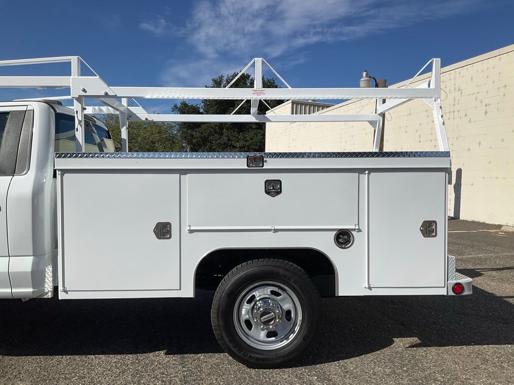 2025 Ford F-350 Super Duty Chassis Cab XL - Photo 14