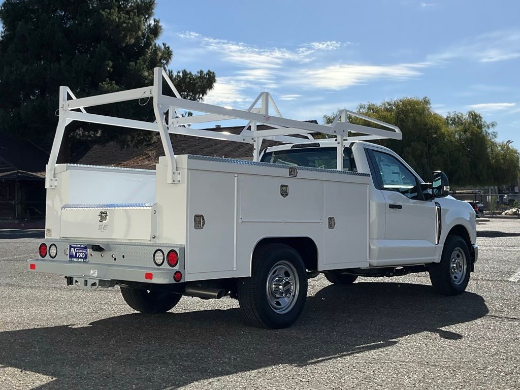 2025 Ford F-350 Super Duty Chassis Cab XL - Photo 6