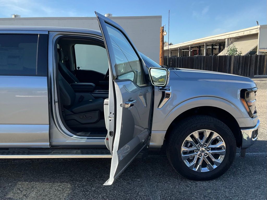 2025 Ford F-150 XLT - Photo 41