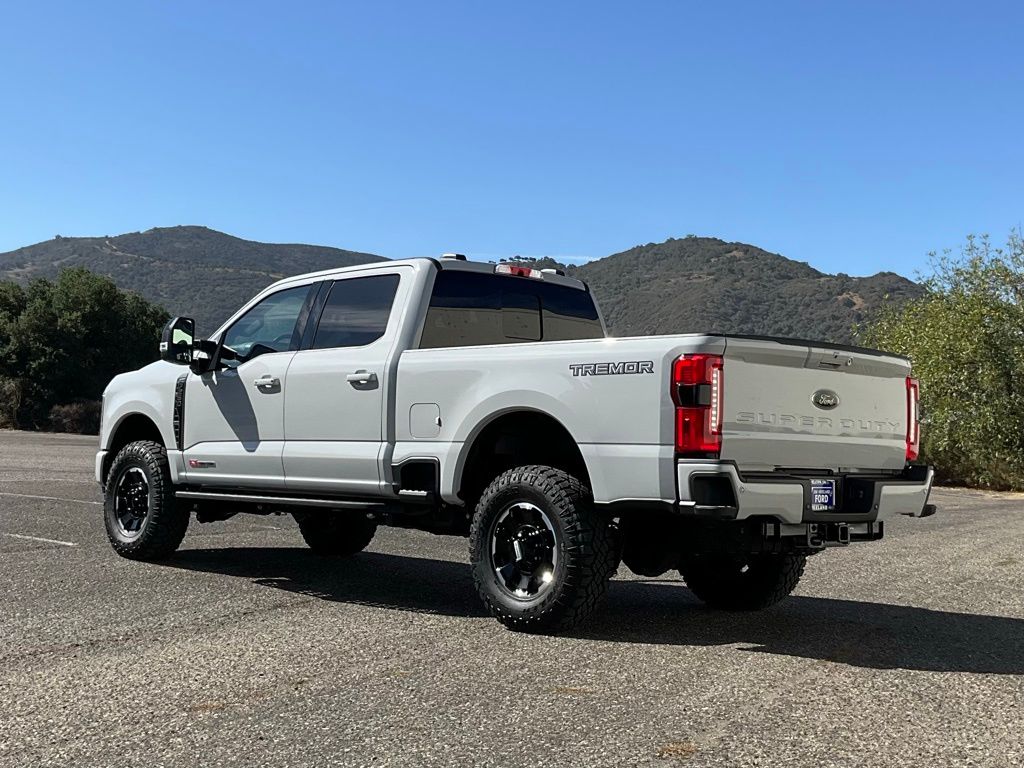 2025 Ford F-250 Lariat photo 4