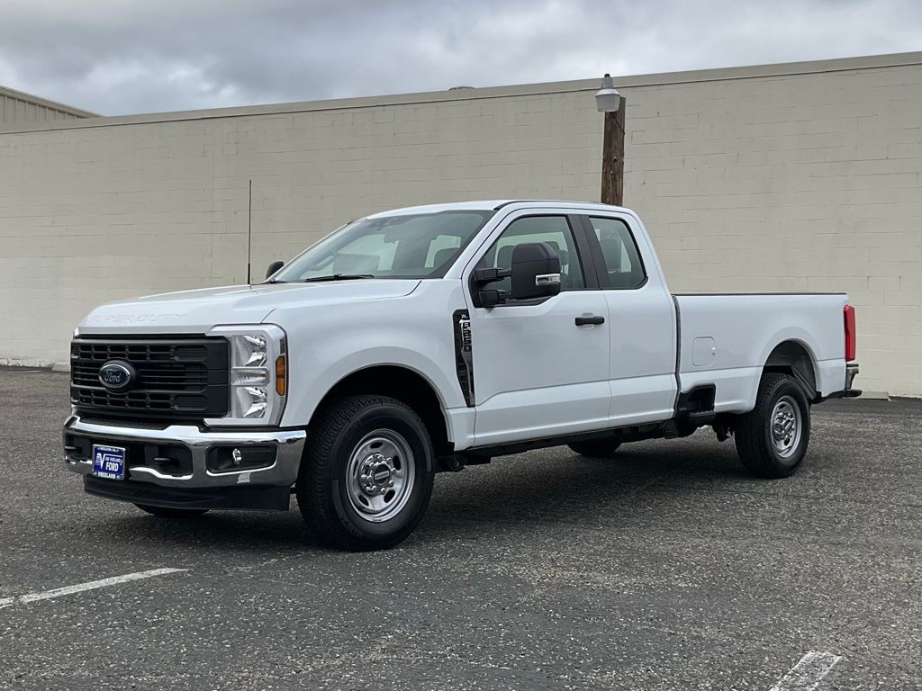 2025 Ford F-250 photo 2