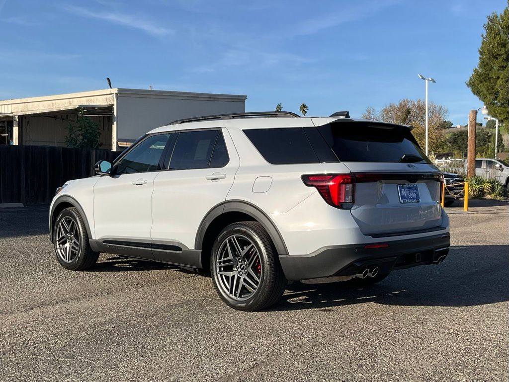 2026 Ford Explorer ST photo 4