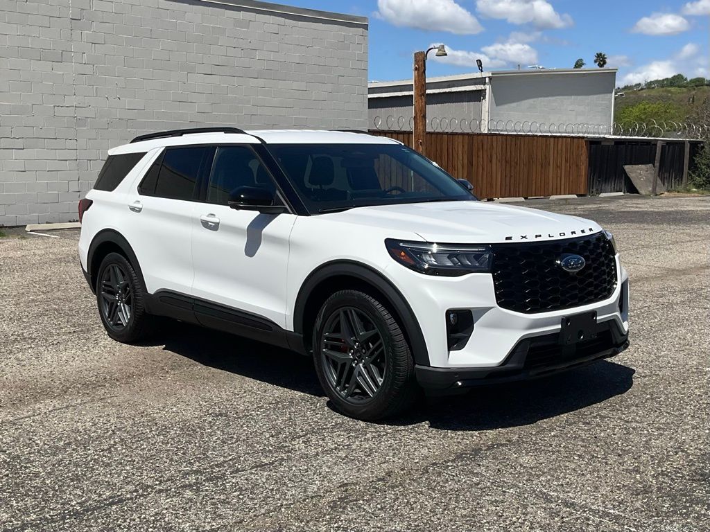 2026 Ford Explorer ST-Line photo 3