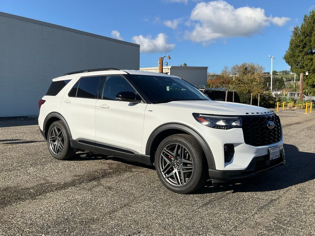 2025 Ford Explorer ST-Line photo 6