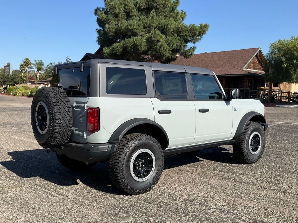2024 Ford Bronco Black Diamond photo 5
