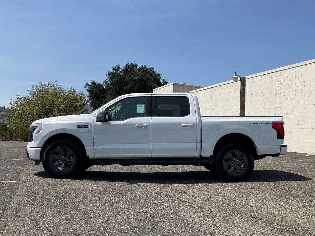 2025 Ford F-150 Lightning photo 3