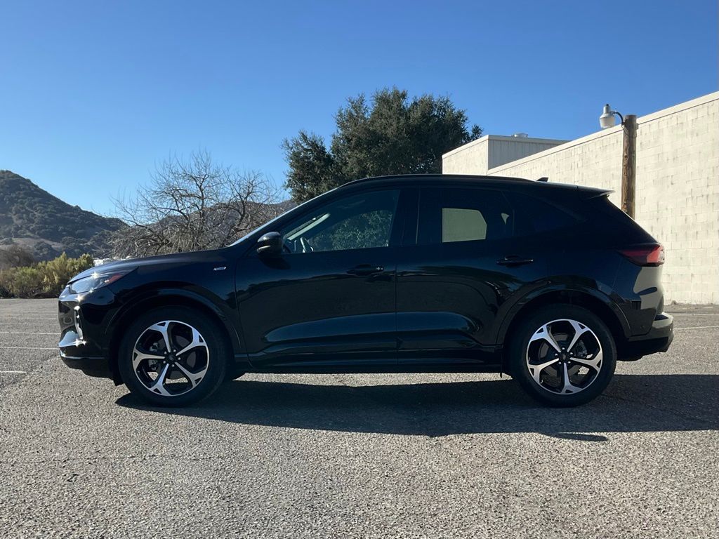 2024 Ford Escape ST-Line Elite photo 2