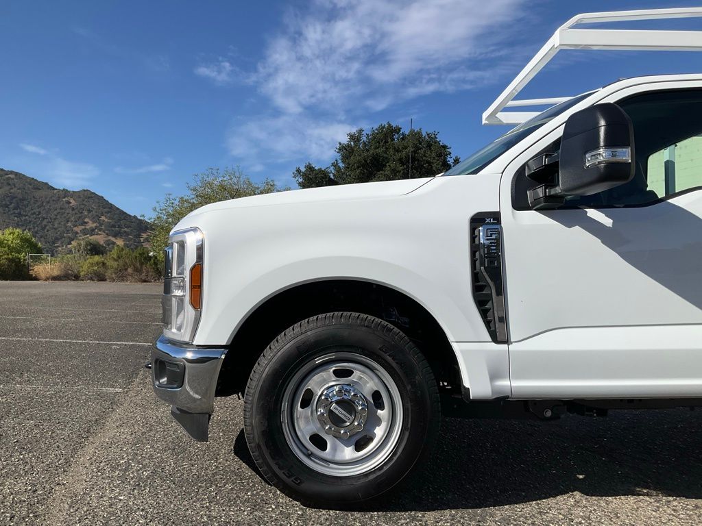 2025 Ford F-350 Super Duty Chassis Cab XL - Photo 10