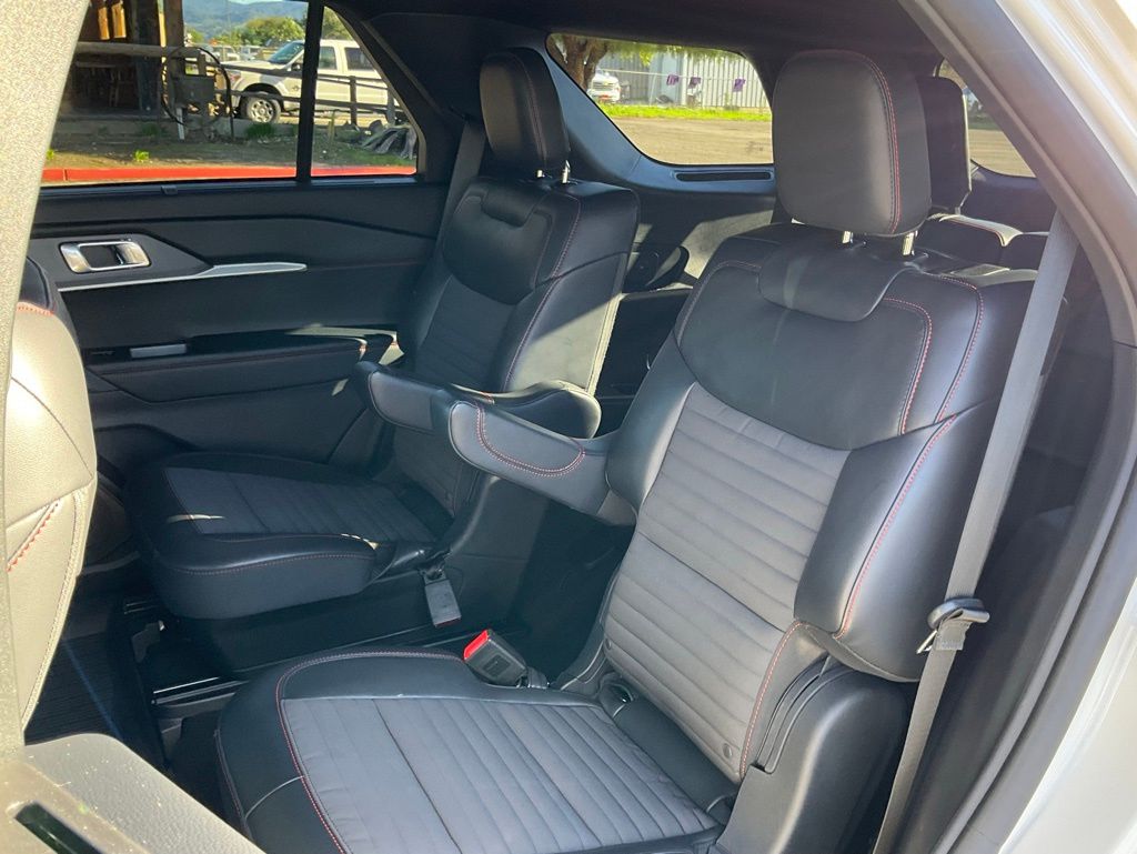2025 Ford Explorer ST-LINE - Photo 23
