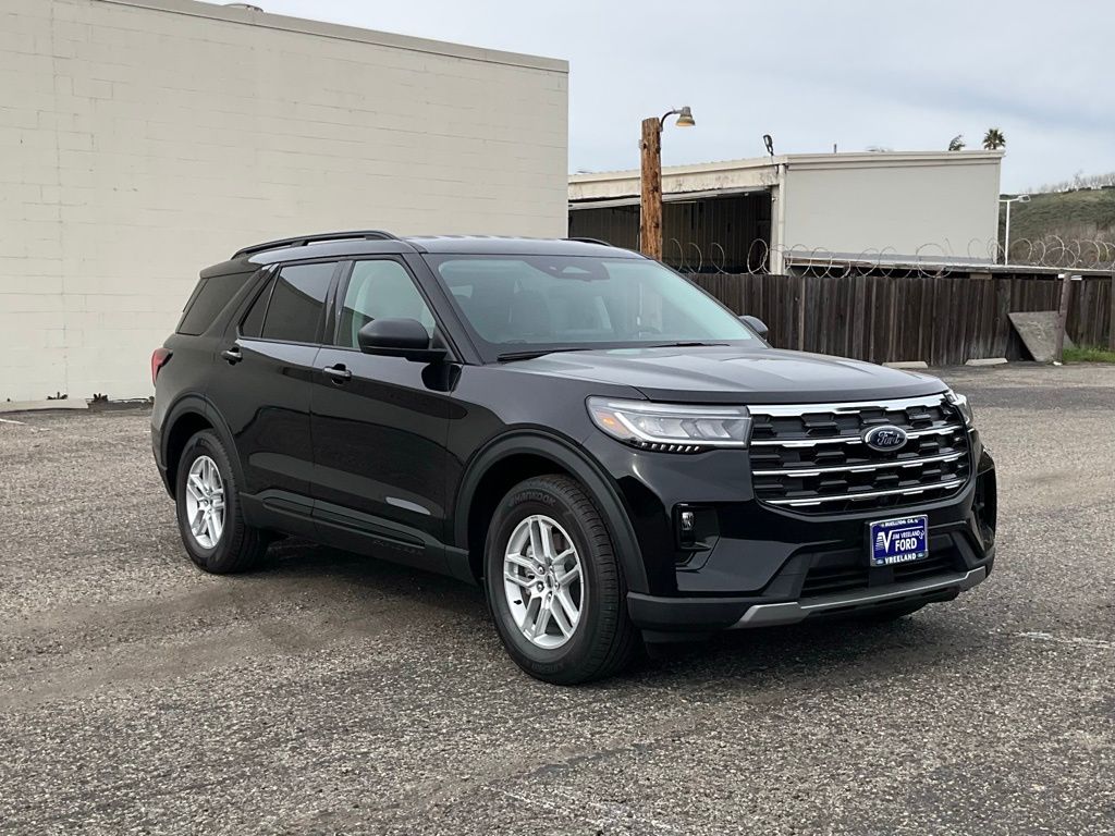 2026 Ford Explorer Active photo 3