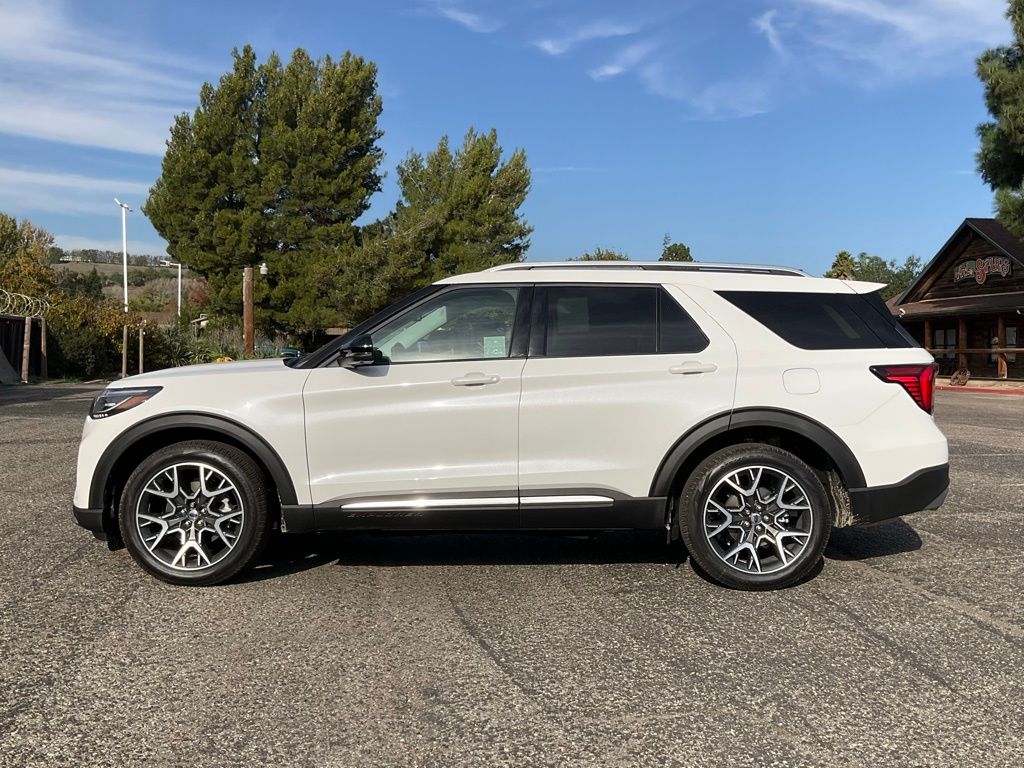 2025 Ford Explorer Platinum photo 2