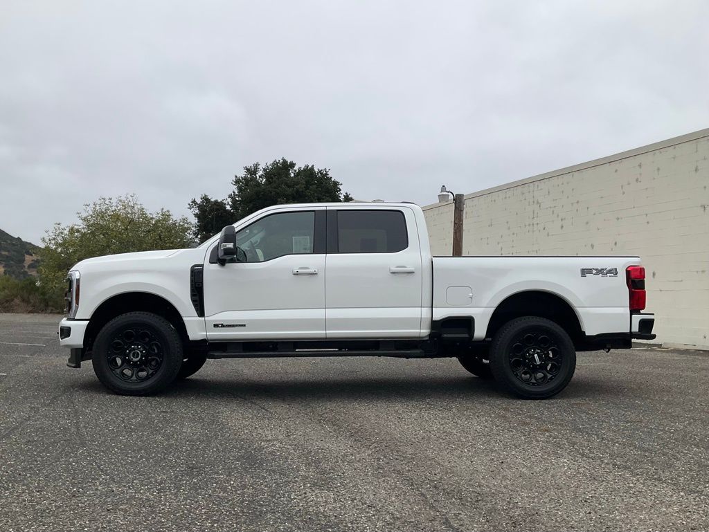 2025 Ford F-350 Lariat photo 2