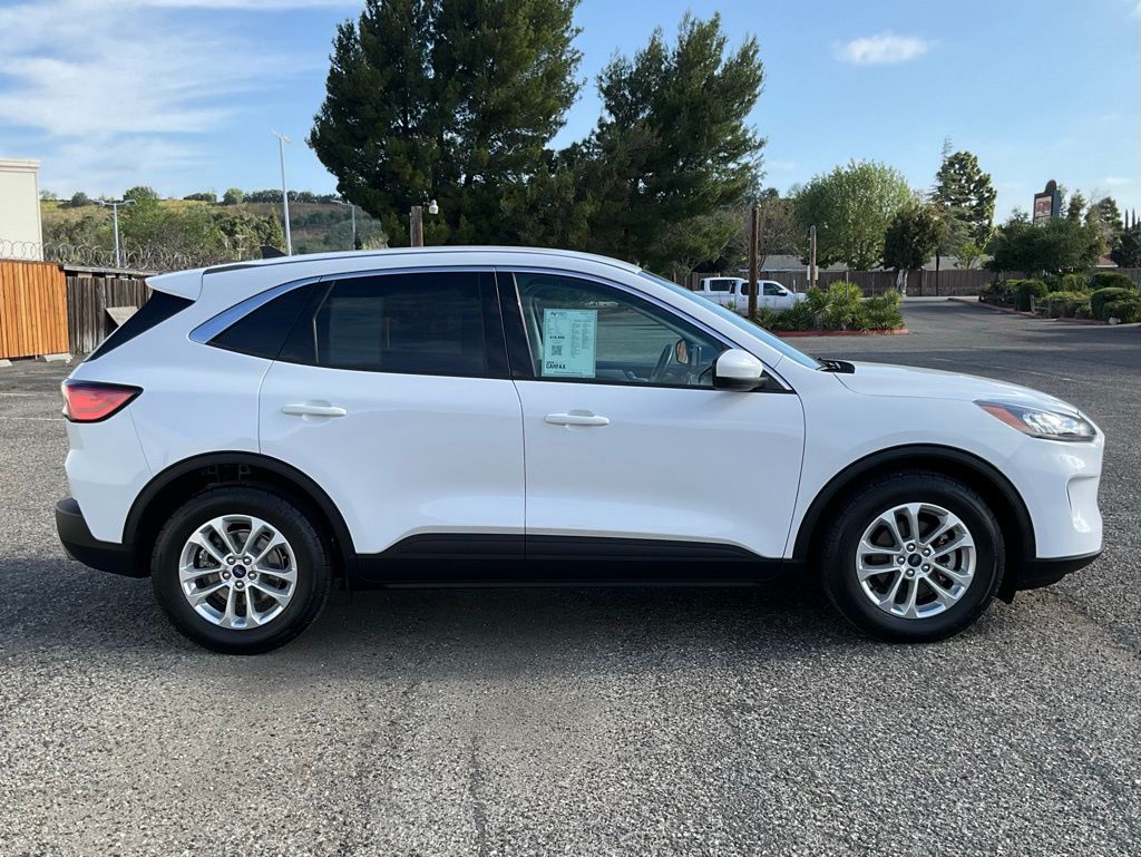 2021 Ford Escape SE photo 6