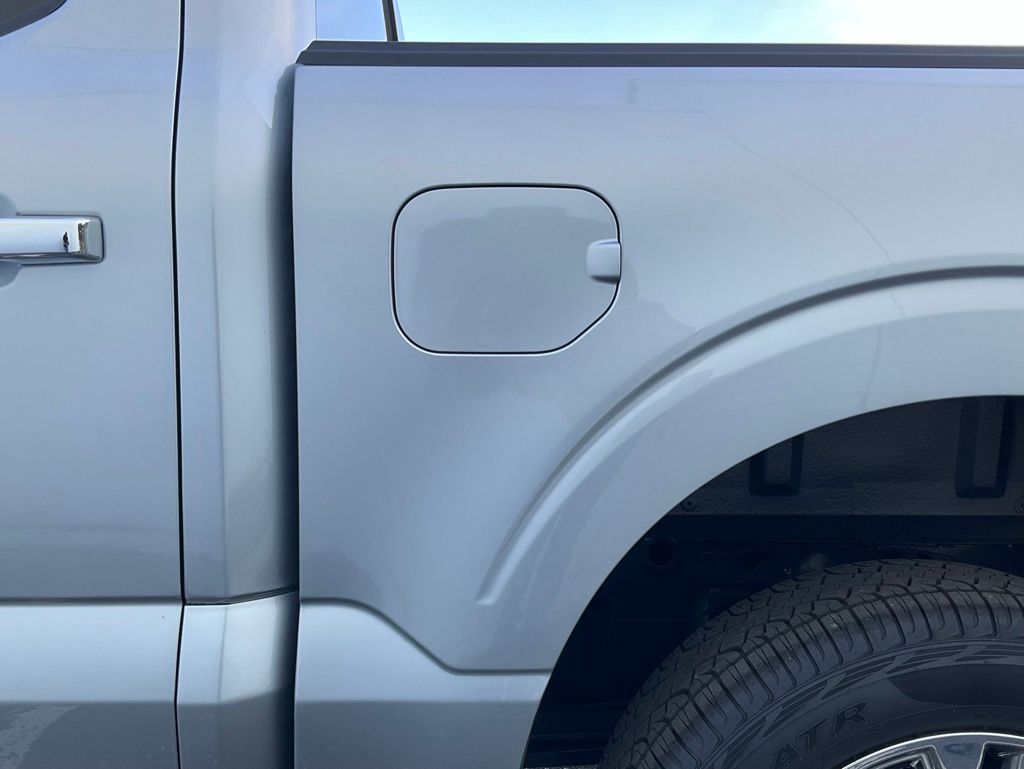 2025 Ford F-150 XLT - Photo 13