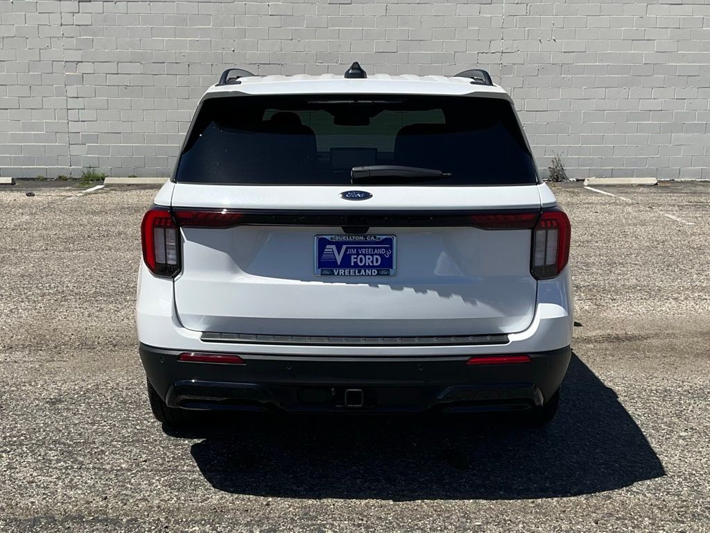2026 Ford Explorer ST-Line photo 4